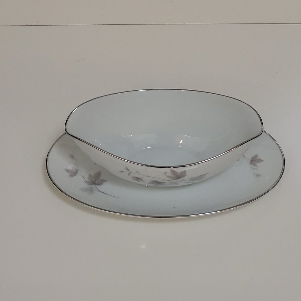 Noritake - Harwood 6312 - Fixed Gravy Boat & Stand